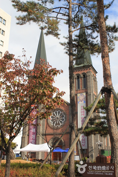 Eglise catholique de Gyesandong à Daegu (대구 계산성당)1