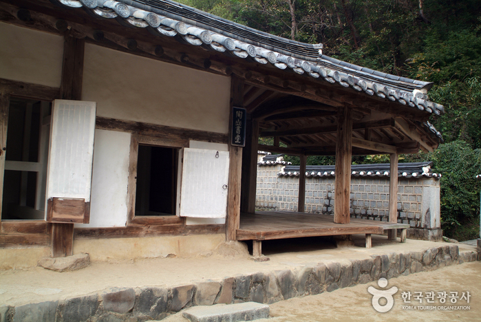 Dosanseowon Confucian Academy (도산서원)