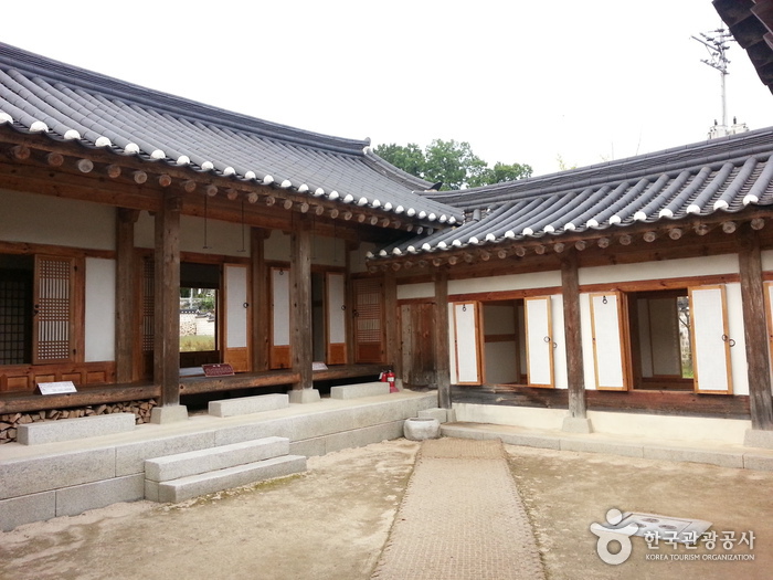 Родной дом жены президента Пак Чон Хи (Юк Ён Су) в Окчхоне (옥천 육영수 생가)