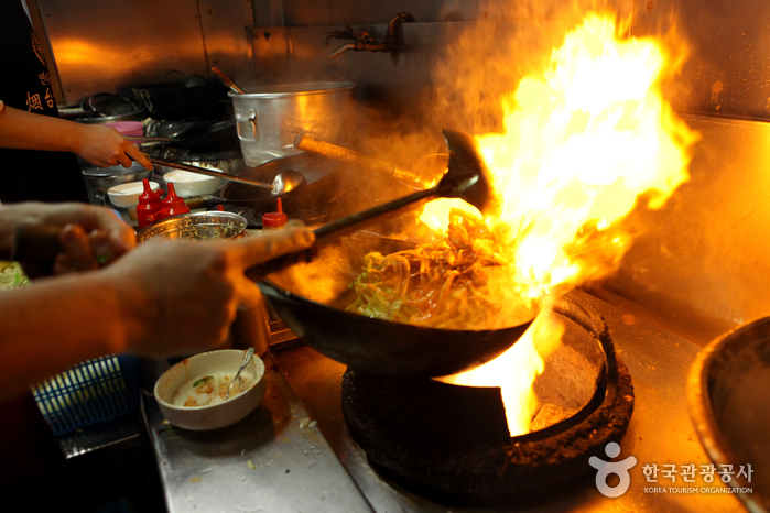 옛날 화로가 내는 남다른 불 맛