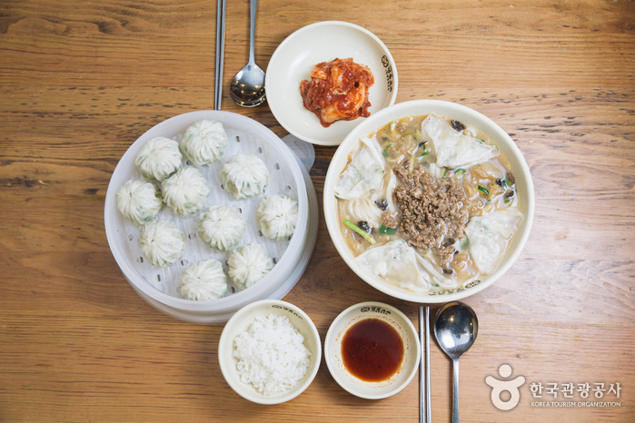 明洞饺子（명동교자）