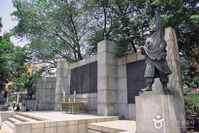 Tapgol Park (탑골공원)