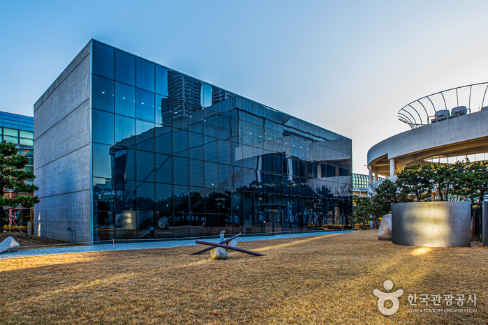 釜山市立美術館（부산시립미술관）