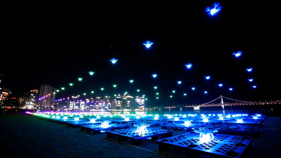 Espectáculo M de luces con drones de Gwangalli (광안리 M(Marvelous) 드론 라이트쇼)