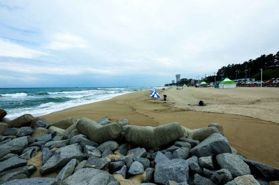 Sageunjinhaebyeon Beach (사근진해변(사근진해수욕장))