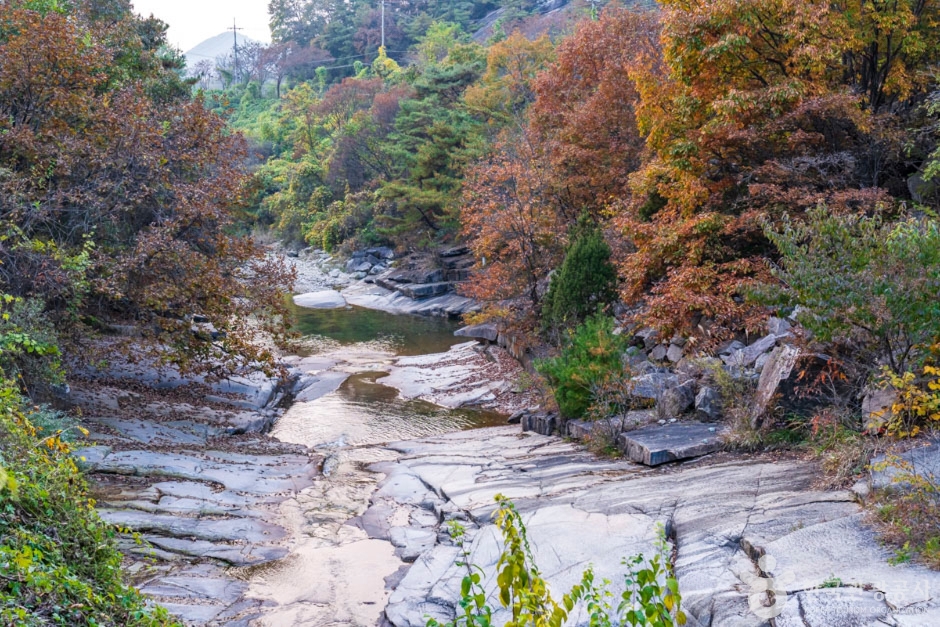 Neungganggyegok Valley, Eoreumgol Valley (능강계곡, 얼음골)