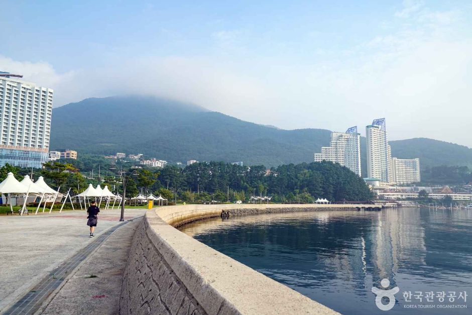 지세포항수변공원