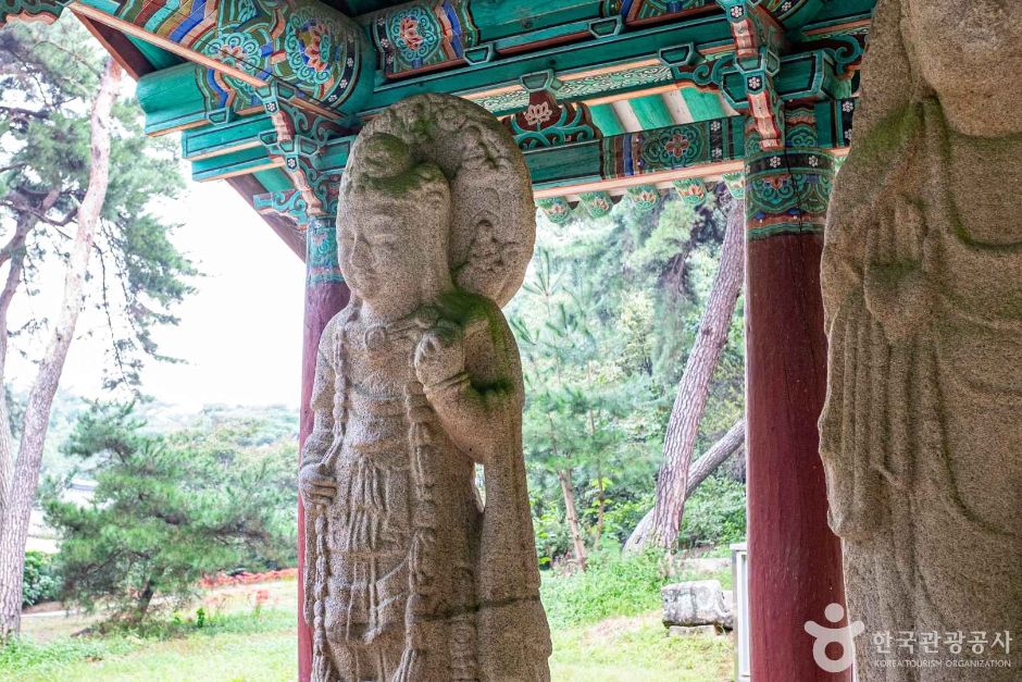 경주 배동 석조여래삼존입상