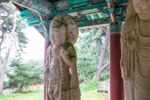 경주 배동 석조여래삼존입상