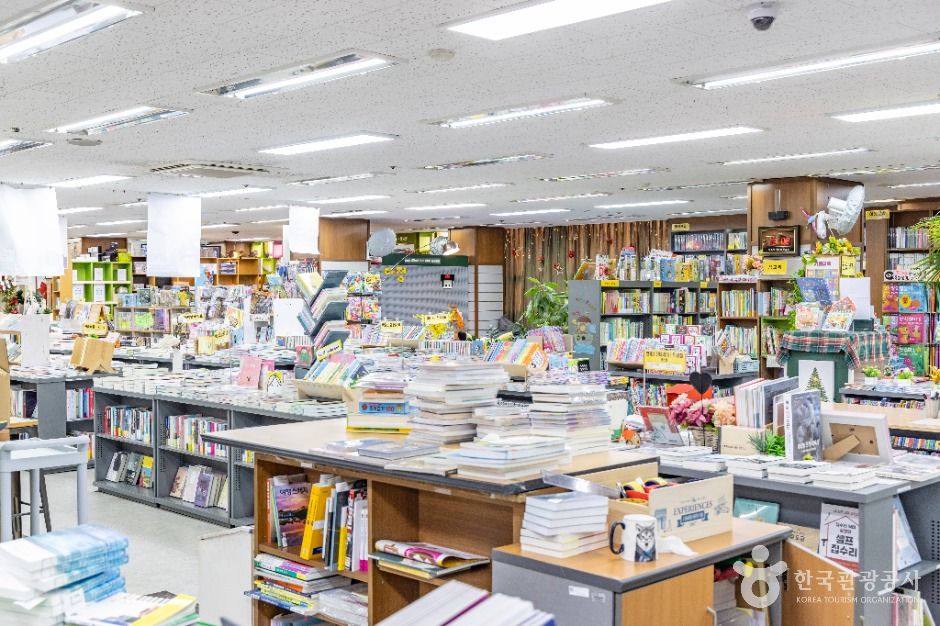 군산_한길문고_ (10)