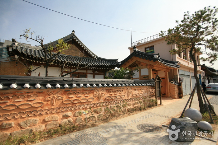 Pungnamheon House (Jeonju Hanok Villagae) (풍남헌-전주한옥마을)