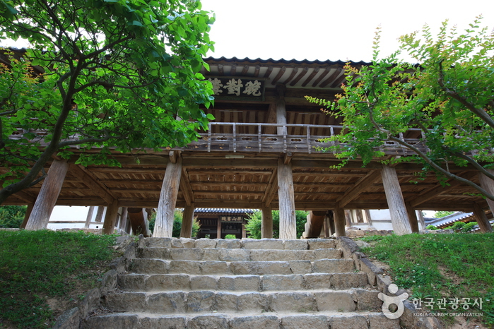Byeongsanseowon Confucian Academy (병산서원)