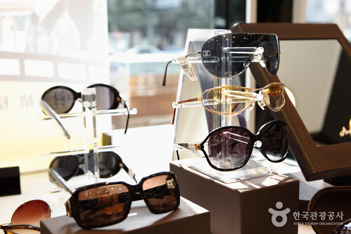 Davich Optical - Myeongdong Branch (다비치안경 - 명동점)