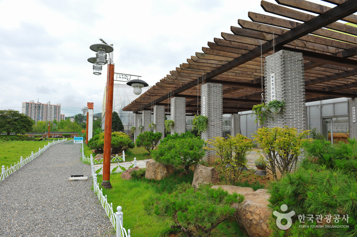 Ewhawon Garden (이화원)