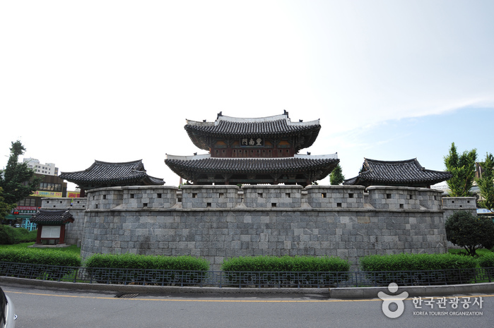 Jeonju Pungnammun Gate (전주 풍남문)