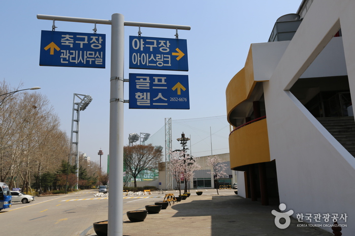 Sportplatz Mokdong (목동운동장(목동아이스링크,사격장))