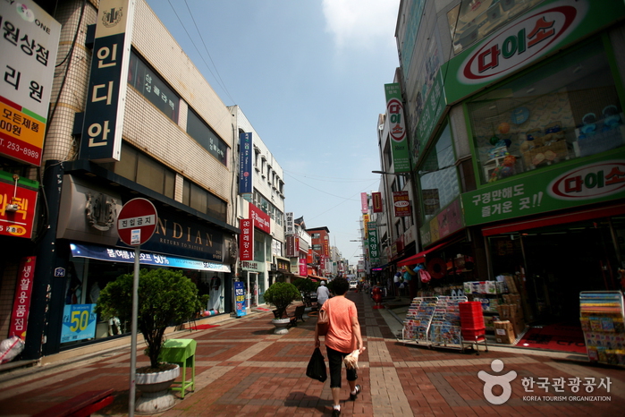 Cheongju Yukgeori Market (청주 육거리종합시장)