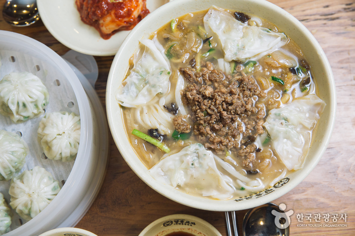 明洞饺子（명동교자）