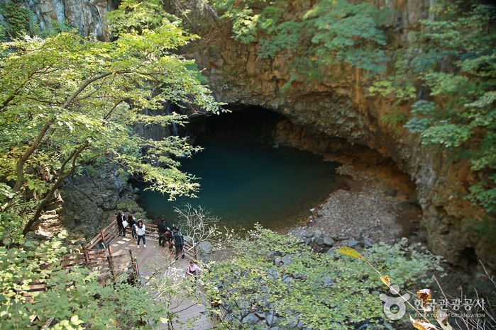 鴿子囊瀑布 (漢灘江國家地質公園)(비둘기낭폭포 (한탄강 국가지질공원))