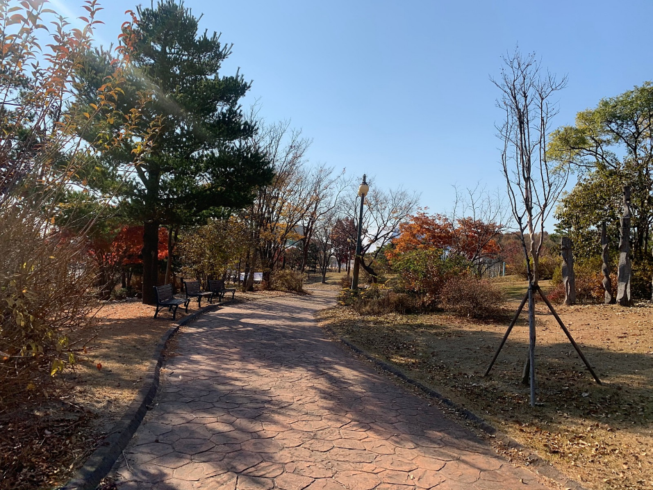Pyeongtaekho Art Park (평택호예술공원)
