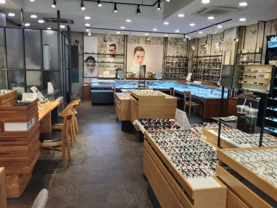 Nunsarang Eyewear - Nampo Branch [Tax Refund Shop] (눈사랑안경 남포)
