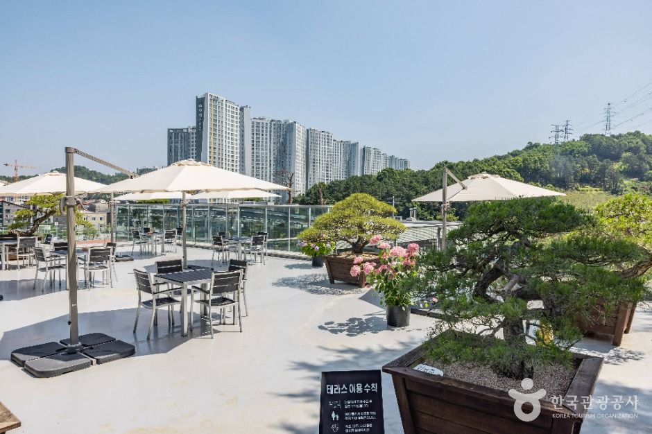 thumbnail-베이커리 카페 공간-19