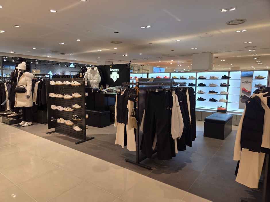 [事後免税店] DESCENTE（デサント）・現代百貨店 KINTEX（キンテックス）店(데상트 현대백화점 킨텍스점)