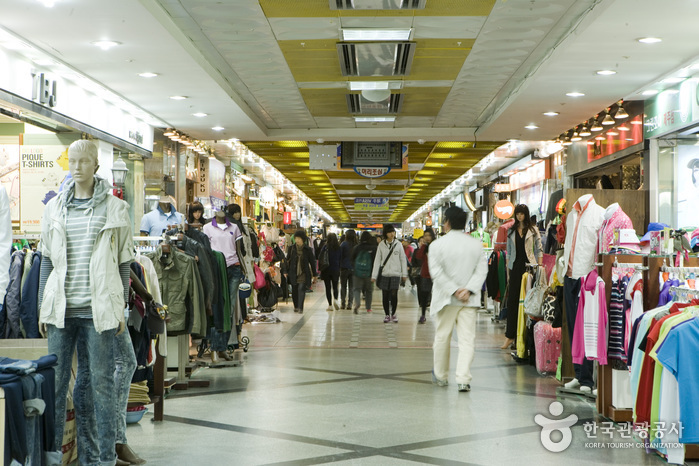 Unterirdisches Einkauftszentrum Jeju Jungang (제주 중앙지하상가)