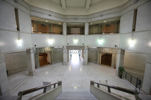 Ewha Womans University Museum (이화여자대학교박물관)
