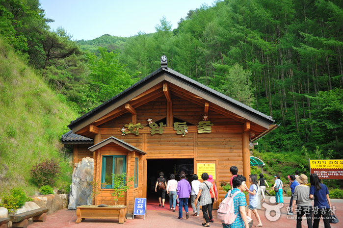 Hwaamdonggul Cave [Gangwon Paleozoic Geopark] (화암동굴 (강원고생대 국가지질공원))