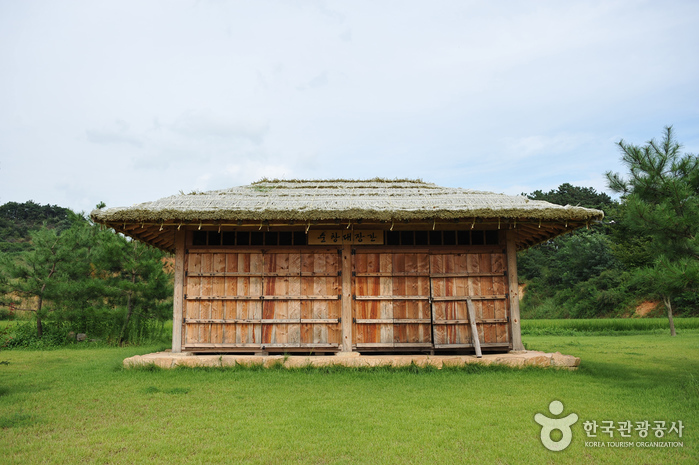 Sunchang Traditional Paste Museum (순창장류박물관)