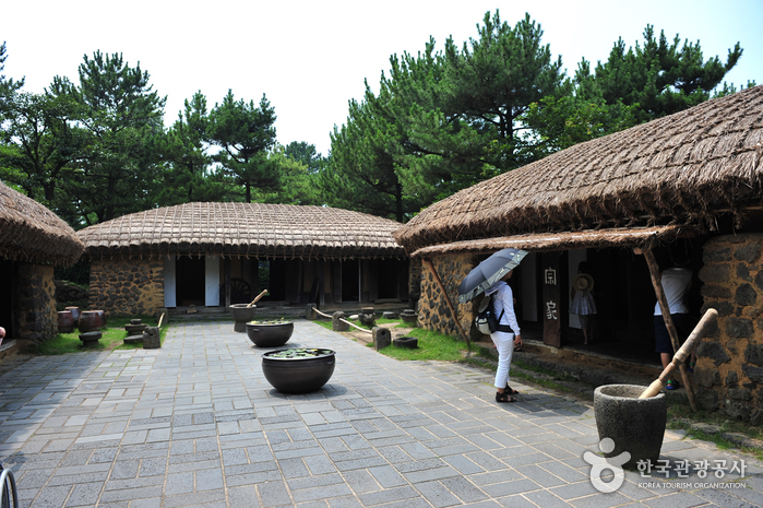 Hallim Park (한림공원)