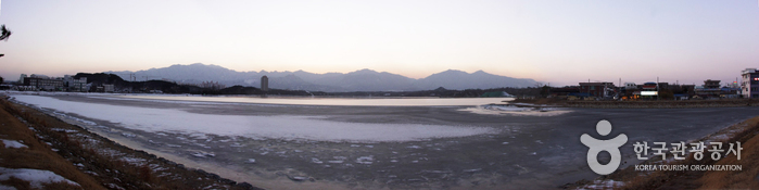 Yeongnangho Lake (영랑호)
