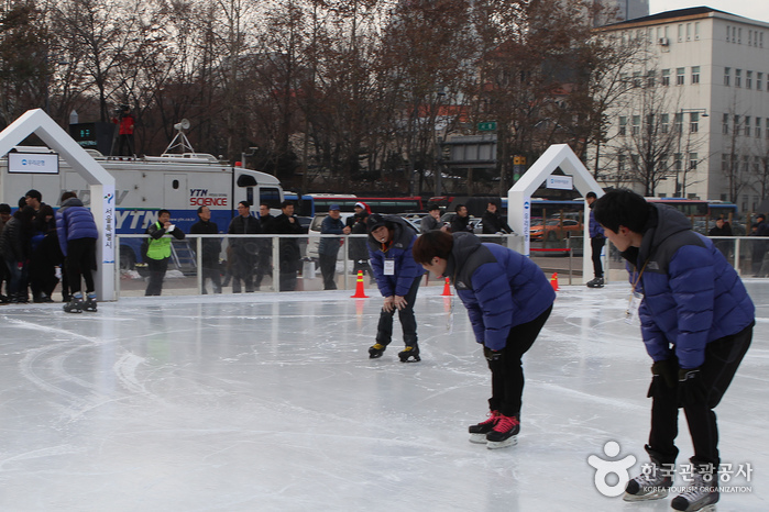 thumbnail-Seoul Plaza Ice Skating Rink (서울광장 스케이트장)-7