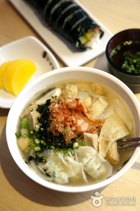 김밥과 함께 먹기 좋은 김치오뎅국수