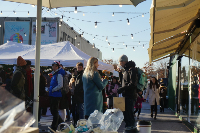 언더스탠드에비뉴 Christmas Market 마주치장 20182