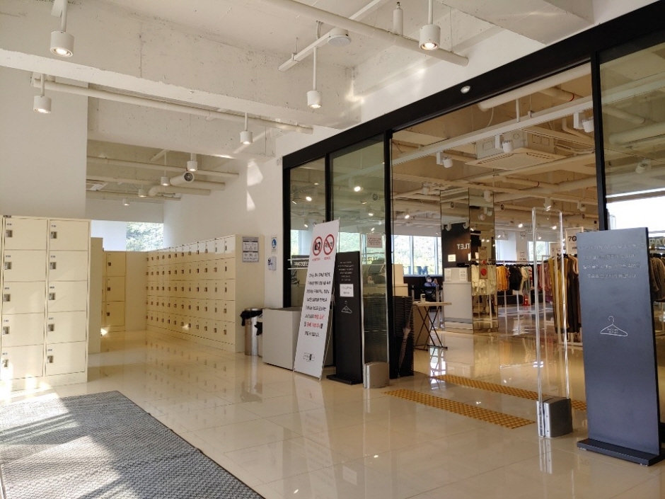 The Handsome Factory Outlets - Daegu Branch [Tax Refund Shop] (한섬 팩토리아울렛 대구)