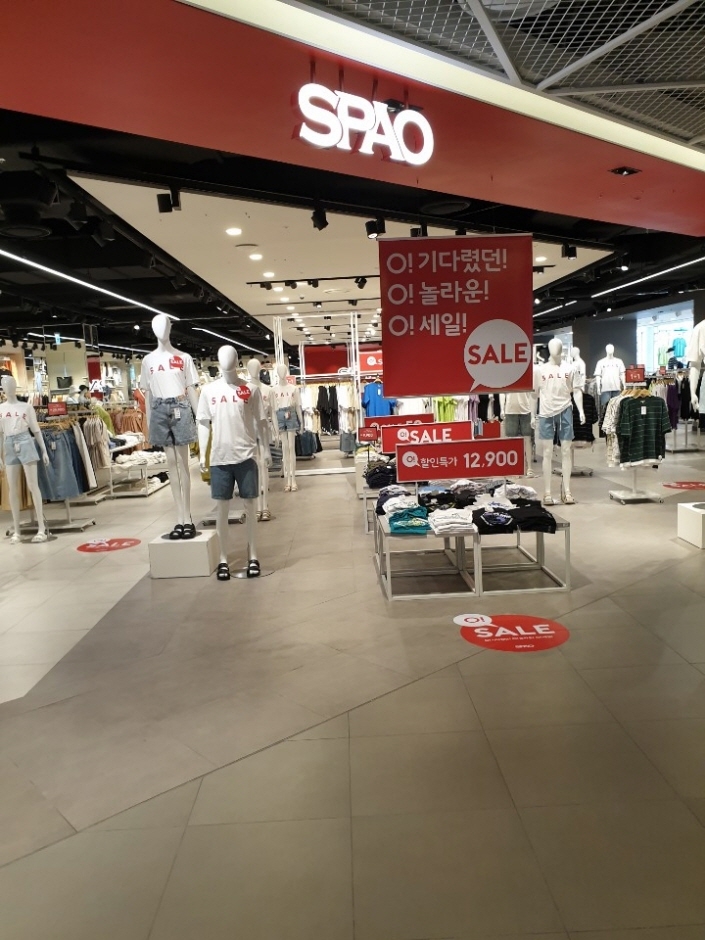 EW Spao - AK & Hongdae Branch [Tax Refund Shop] (EW 스파오 AK&홍대)
