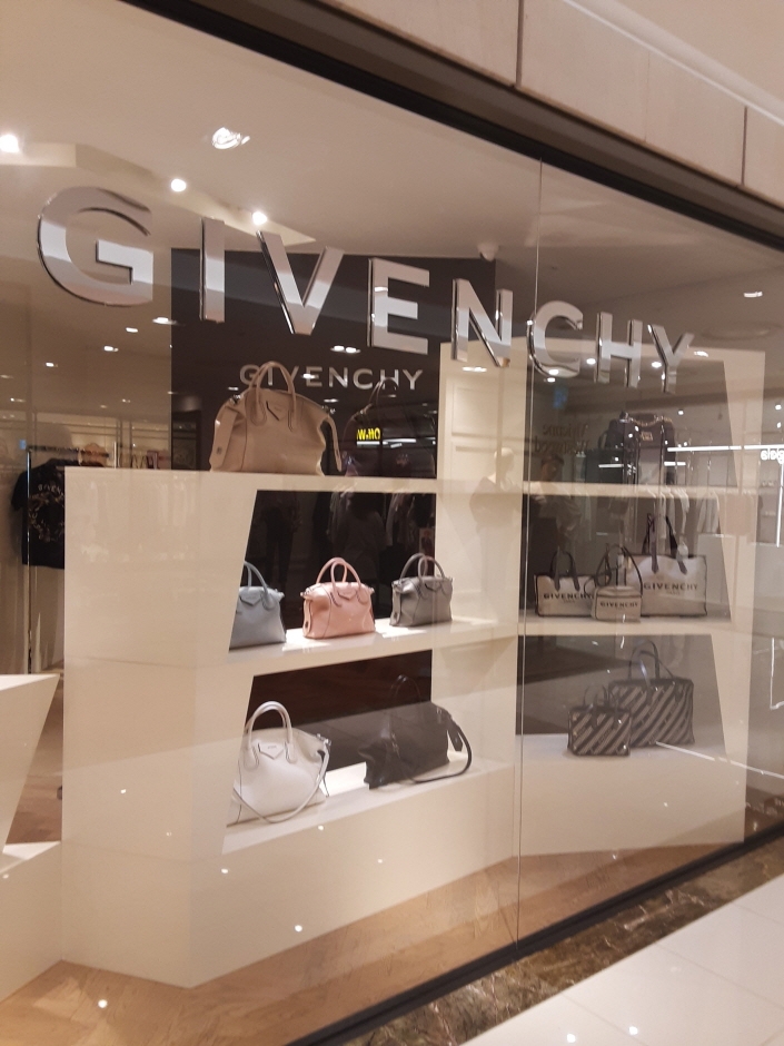 Givenchy - Lotte Avenuel Main Branch [Tax Refund Shop] (지방시 에비뉴엘)