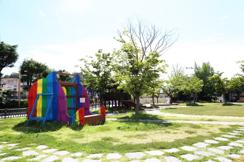 Gamman Creative Community Space (감만창의문화촌)