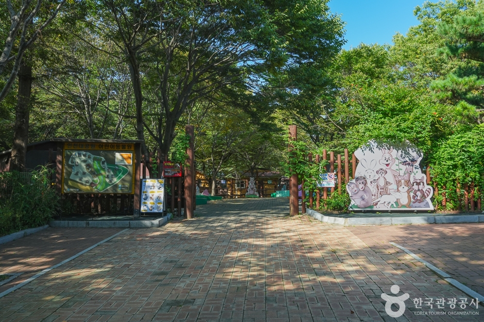 Incheon Grand Park Children's Zoo (인천대공원 어린이동물원)
