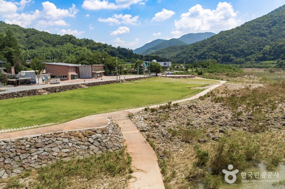 섬진강변 유원지