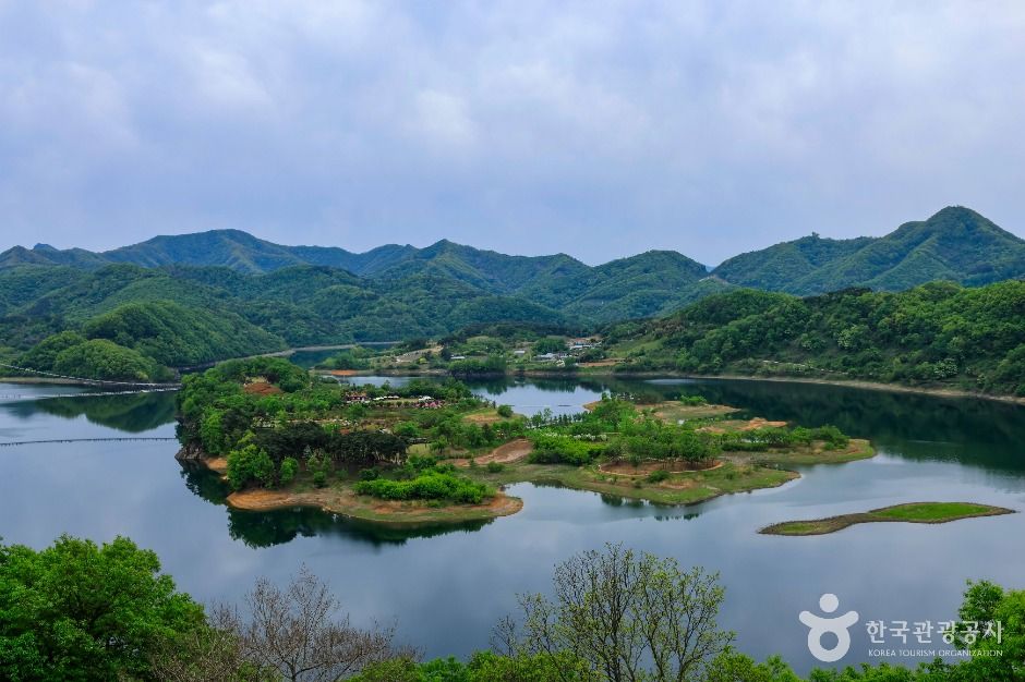 옥정호 출렁다리 및 붕어섬생태공원