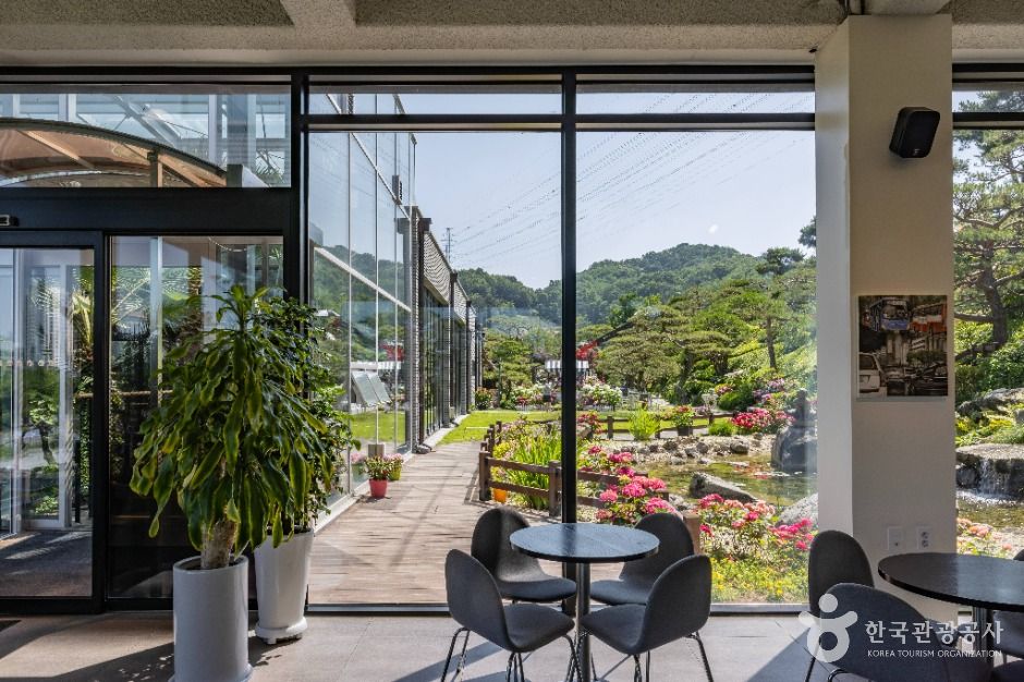 thumbnail-베이커리 카페 공간-20