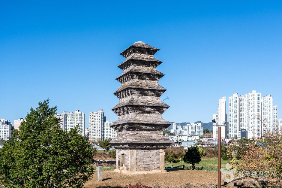 thumbnail-제천 장락동 칠층모전석탑-1