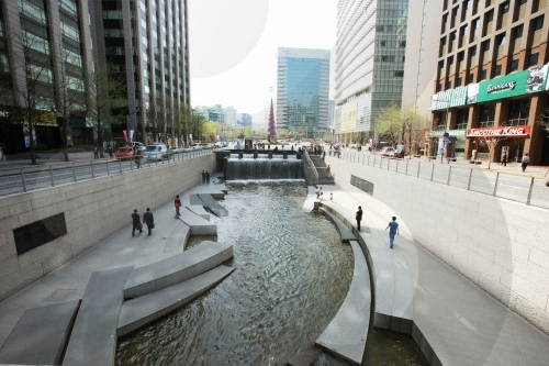Cheonggyecheon Stream (청계천)