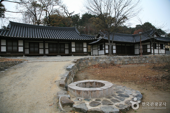 Gangneung Seongyojan...