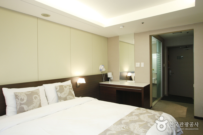 Three 7 Stay Hotel (쓰리세븐스테이호텔)
