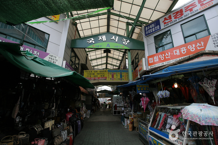 Gukje Market (남포동 국제시장)