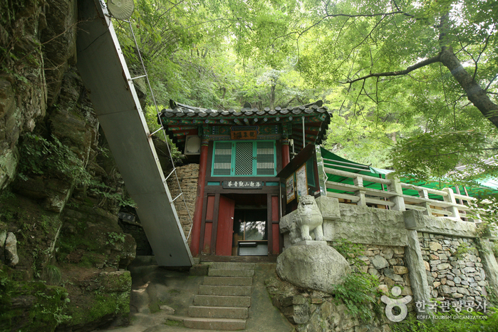 Daegu Gwaneumsa Temple (관음사(대구))